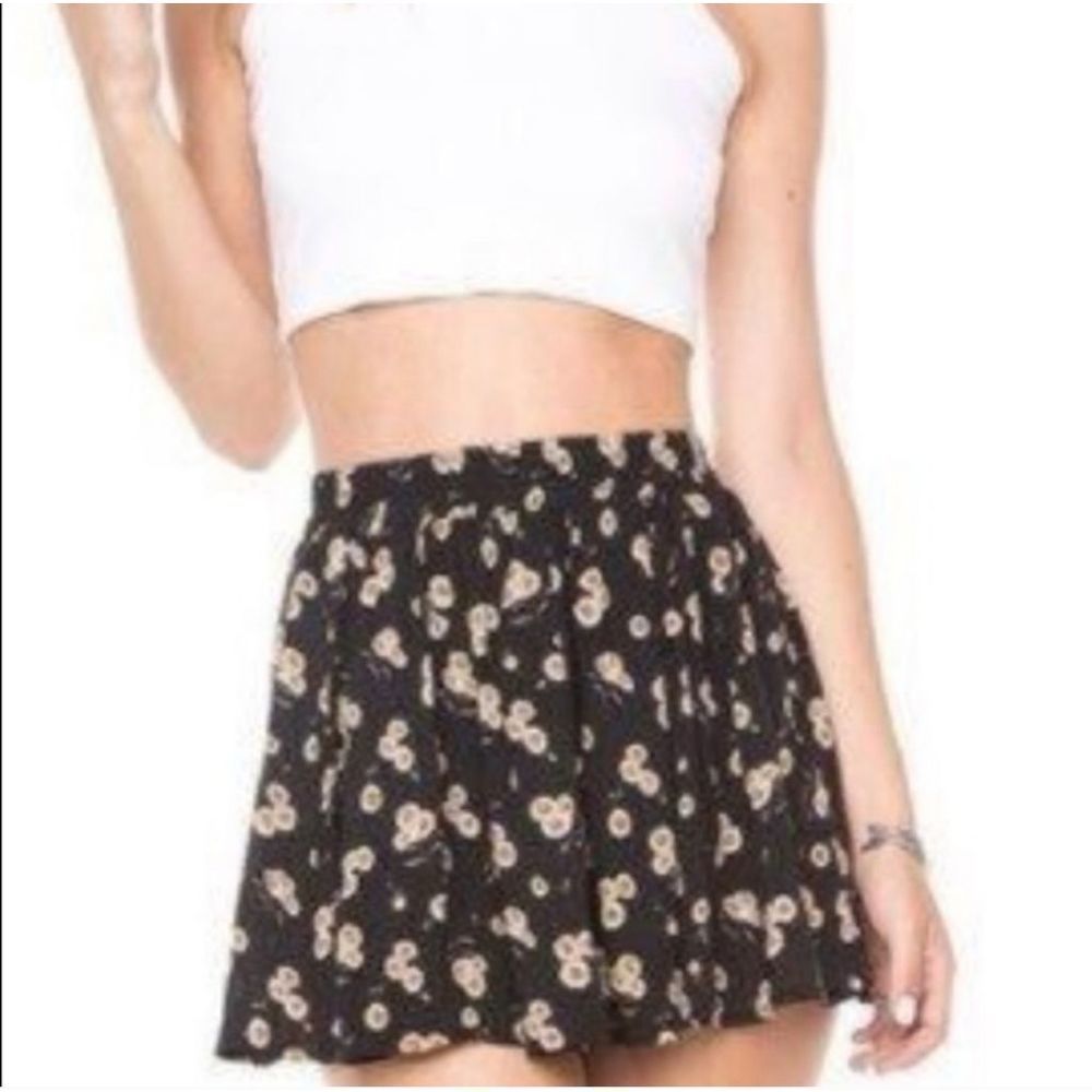 Brandy Melville Daisy Mini skirt
